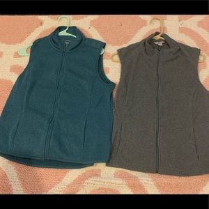 2 Bass fleece vests
